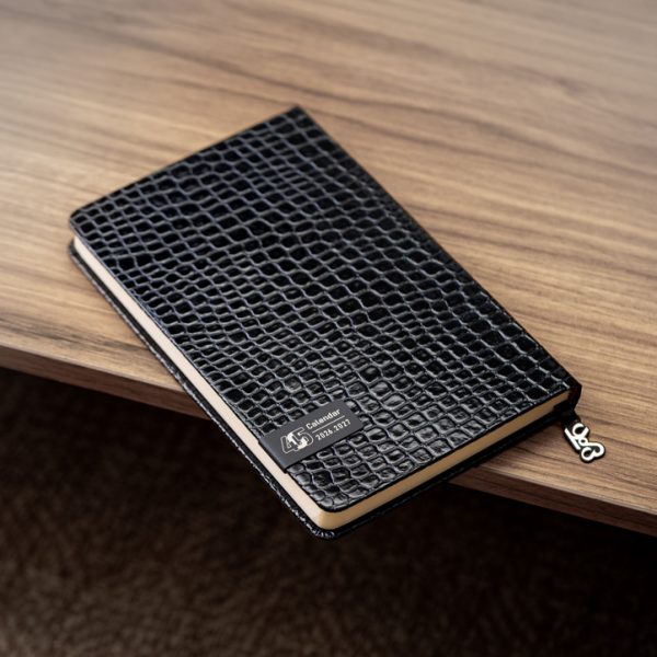 سالنامه1405 اروپای ورنی مشکی پوست ماری