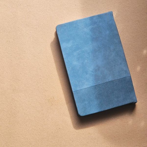 سالنامه 1405 اروپایی ترمو داغی راه راه آبی