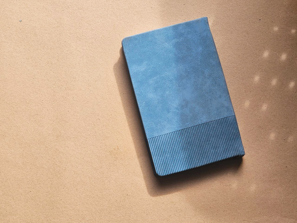 سالنامه 1405 اروپایی ترمو داغی راه راه آبی سالنامه 1405 اروپایی ترمو داغی راه راه آبی